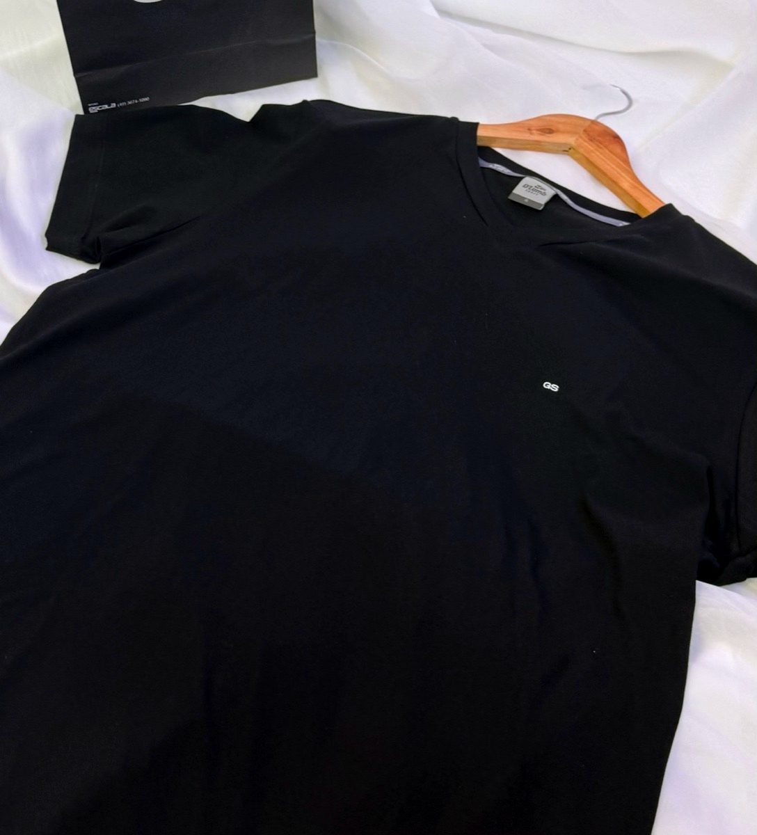 Camiseta Essential Tee preta